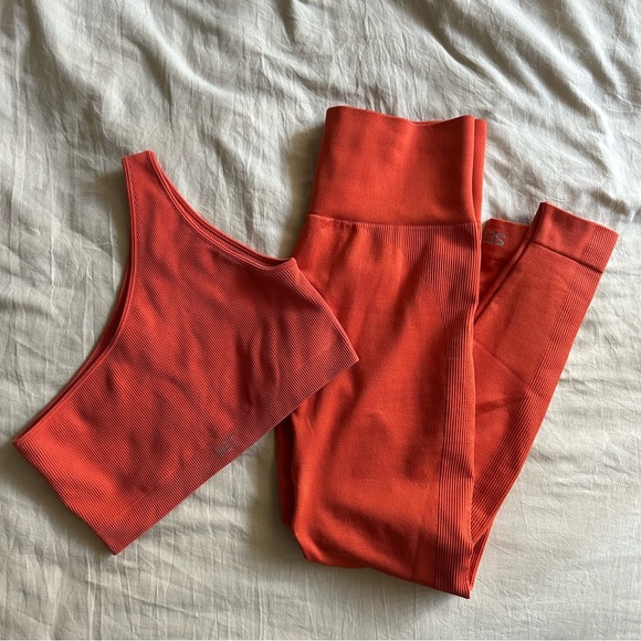 Set Active SCULPTFLEX POWER SHOULDER BRA and Power Leggings in Orange - Picture 1 of 15